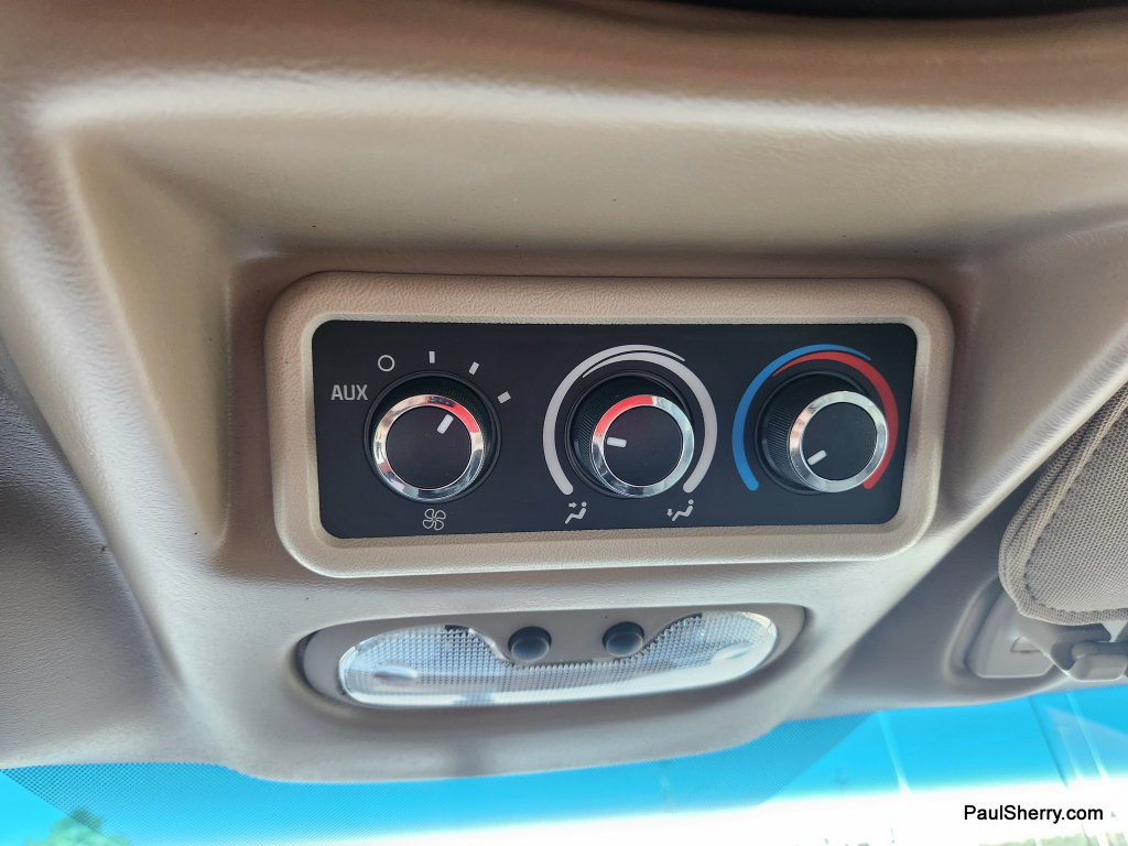 Used 2015 Chevrolet Express 2500 RWD image 36