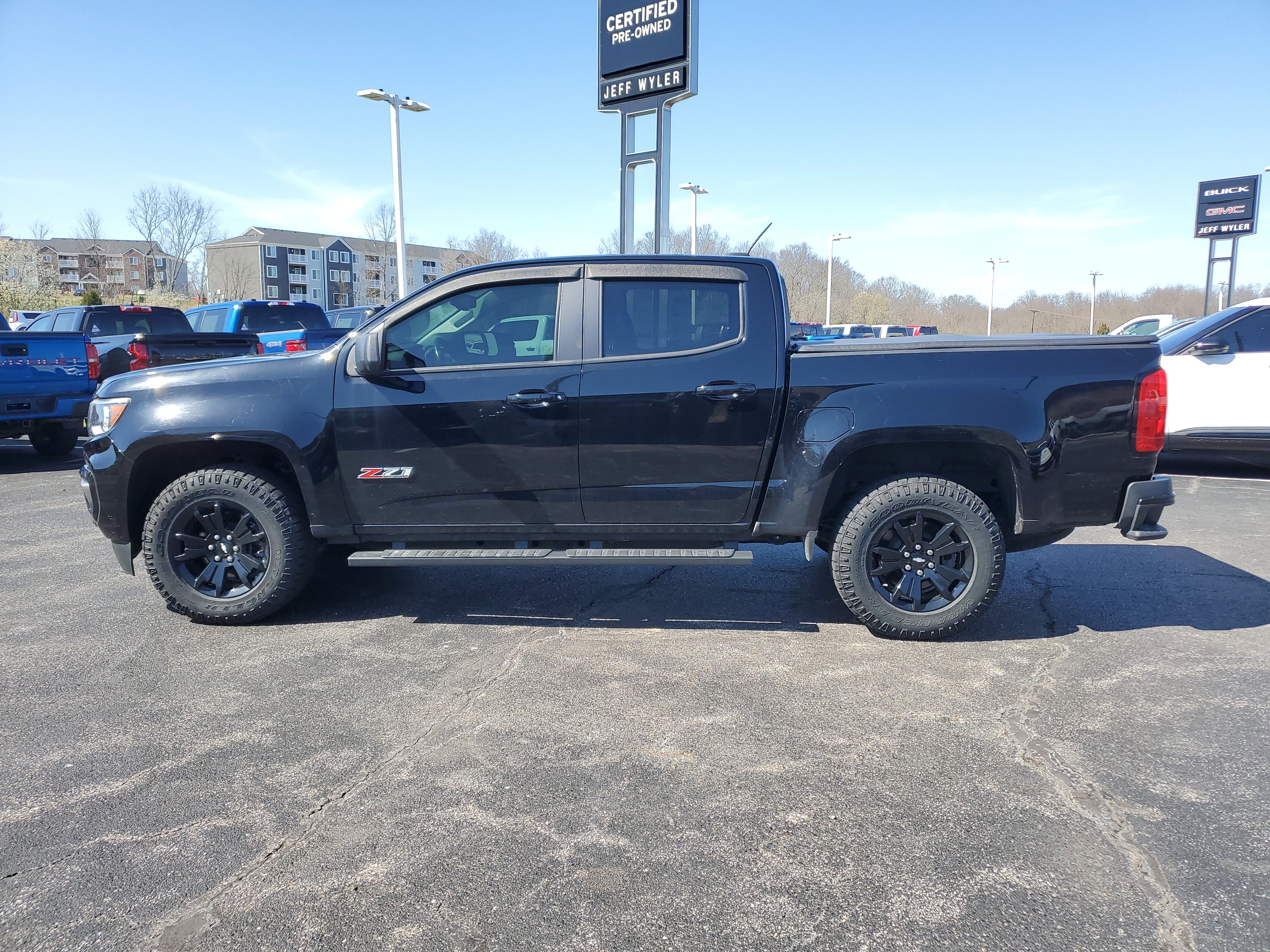 Used 2022 Chevrolet Colorado Z71 w/ Z71 Midnight Edition image 7