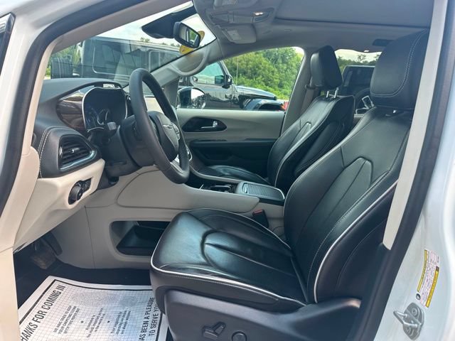 Used 2024 Chrysler Pacifica Limited FWD image 11