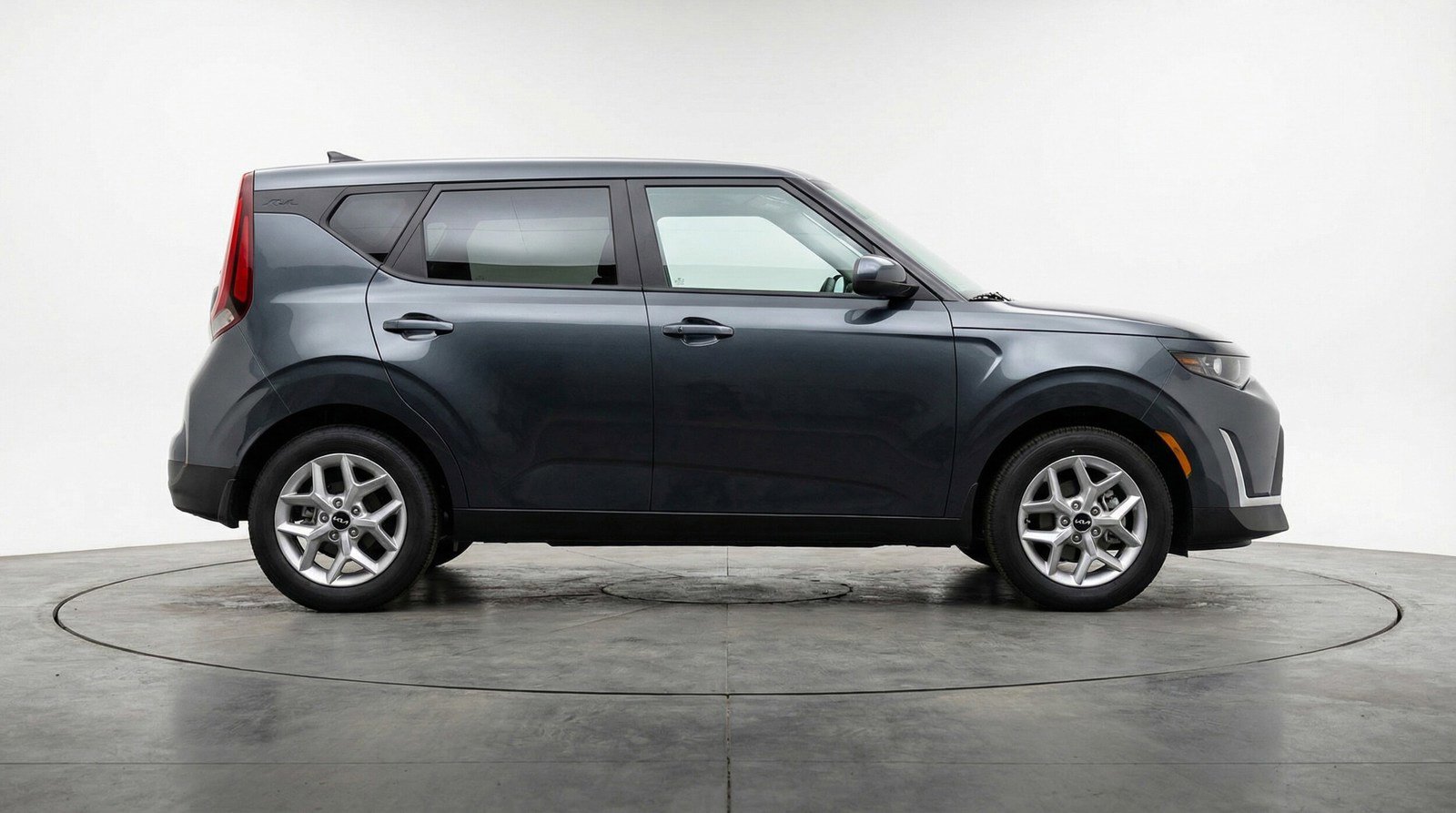 Used 2025 Kia Soul LX w/ LX Technology Package FWD image 8