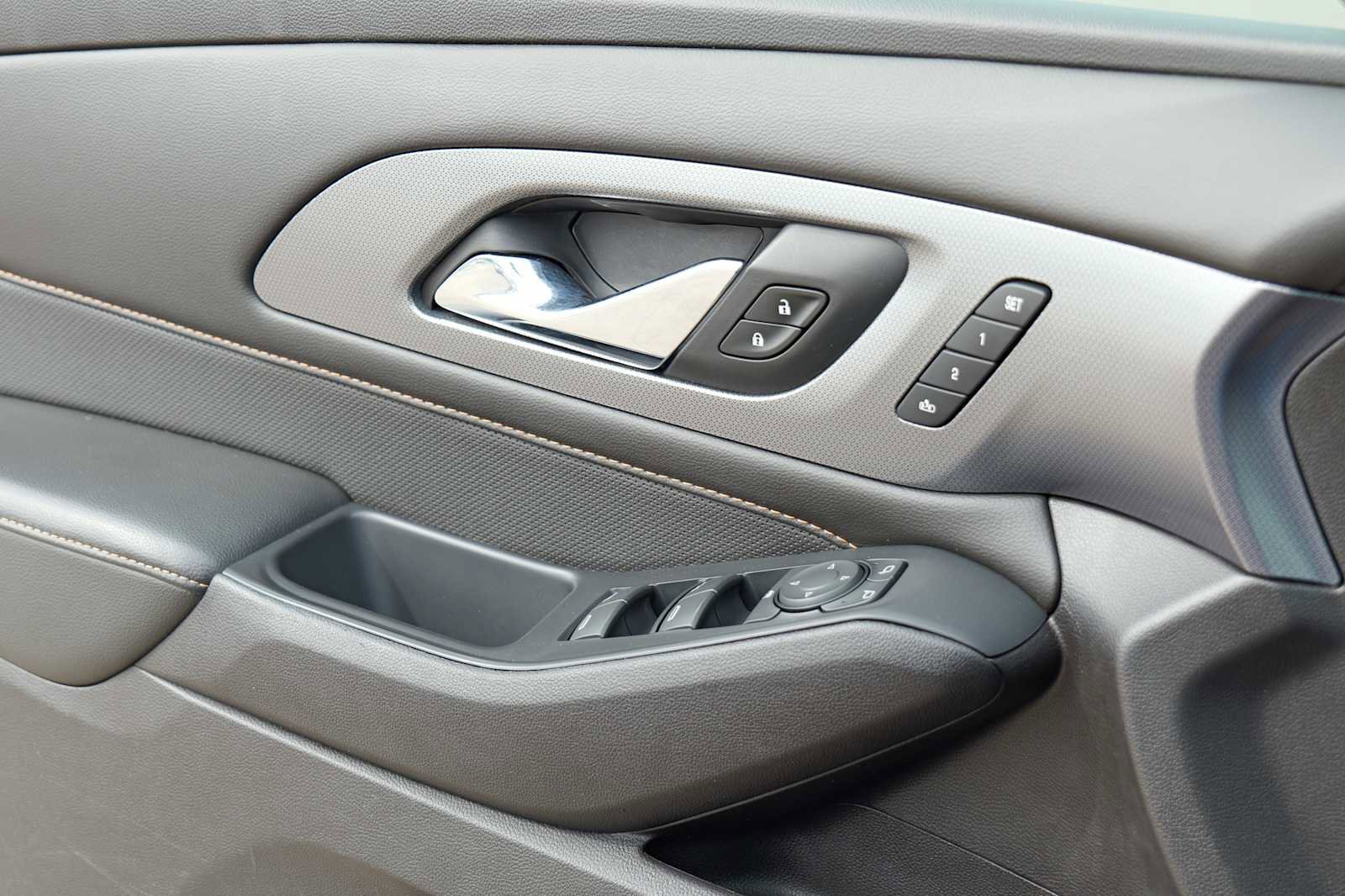 Used 2018 Chevrolet Traverse Premier w/ Driver Confidence II Package image 21