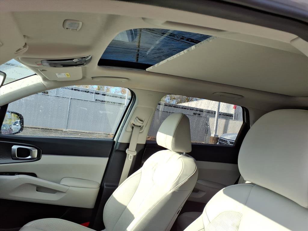 Used 2024 Kia Sorento S w/ Panoramic Sunroof Package image 10