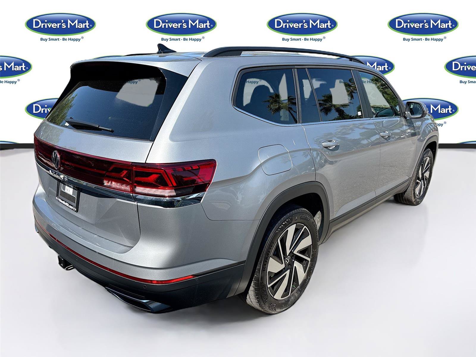 Used 2025 Volkswagen Atlas SE FWD image 7