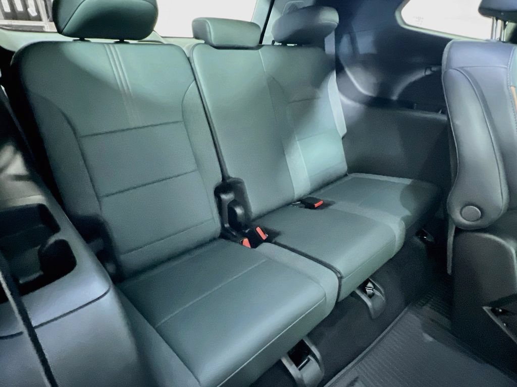 Used 2025 GMC Acadia AT4 w/ LPO, Floor Liner Package AWD/4WD image 24