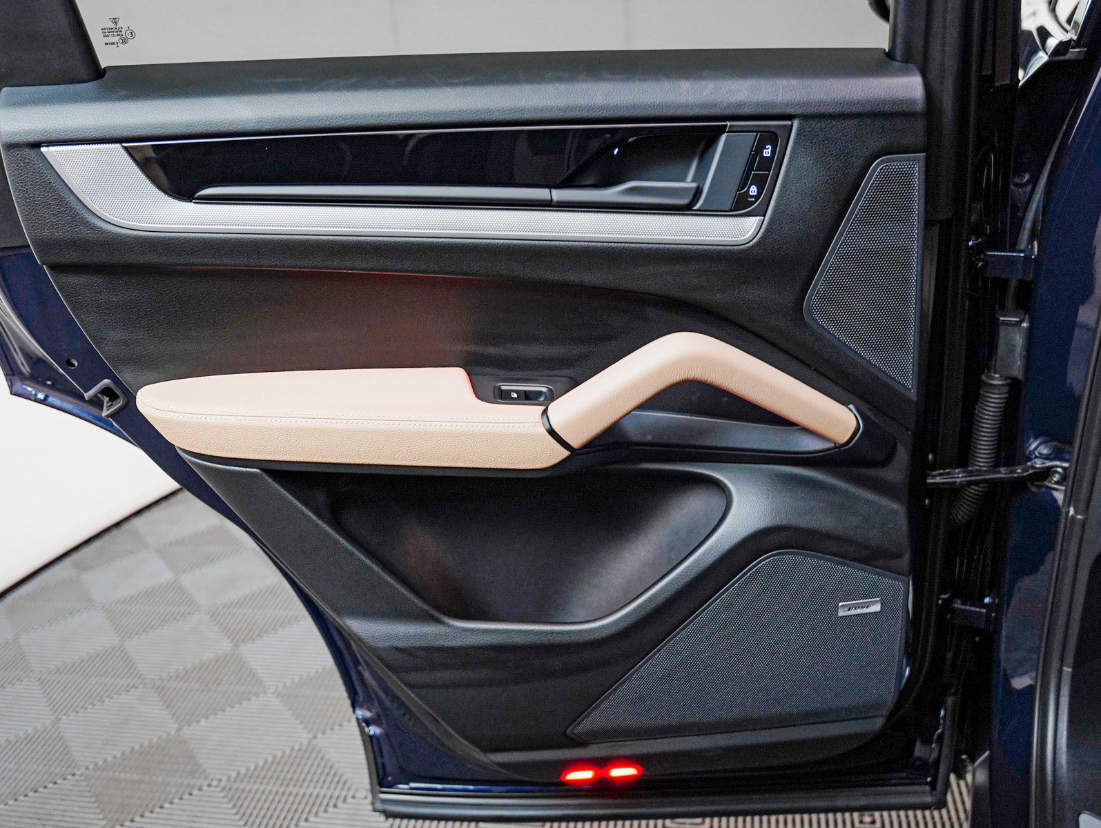 Used 2025 Porsche Cayenne Coupe image 25