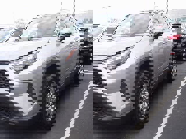 Used 2023 Toyota RAV4 XLE image 1