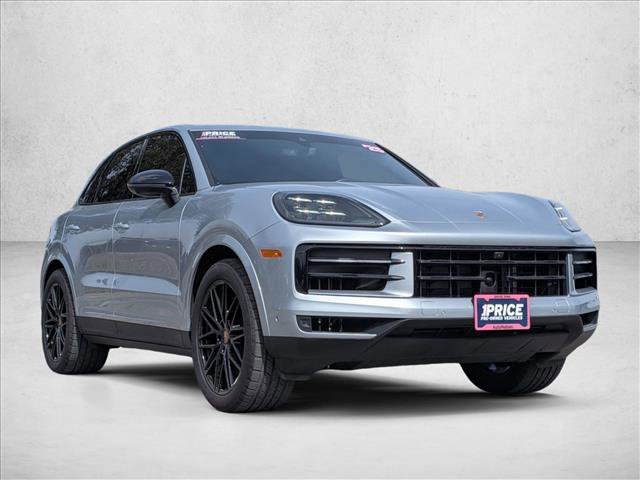 Used 2025 Porsche Cayenne image 3