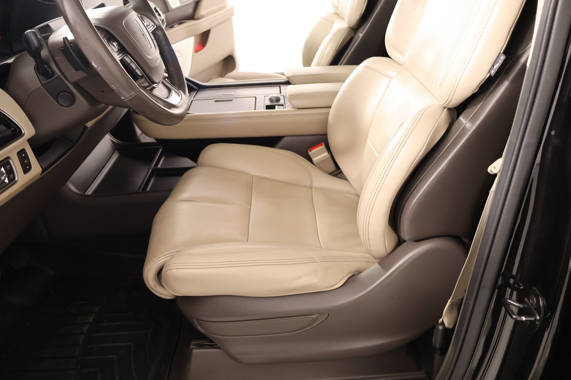 Used 2022 Lincoln Navigator Reserve AWD/4WD image 12