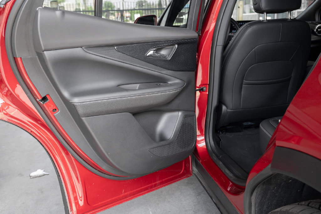 Used 2024 Chevrolet Blazer EV LT AWD/4WD image 35