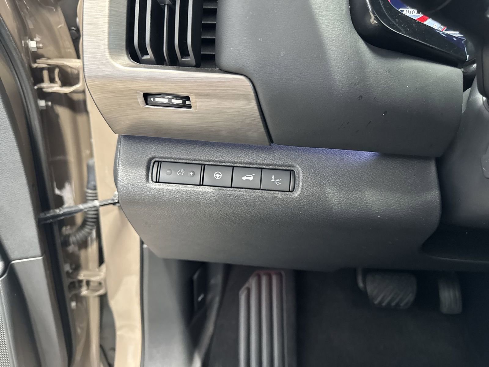 Certified 2024 Nissan Pathfinder Platinum image 24