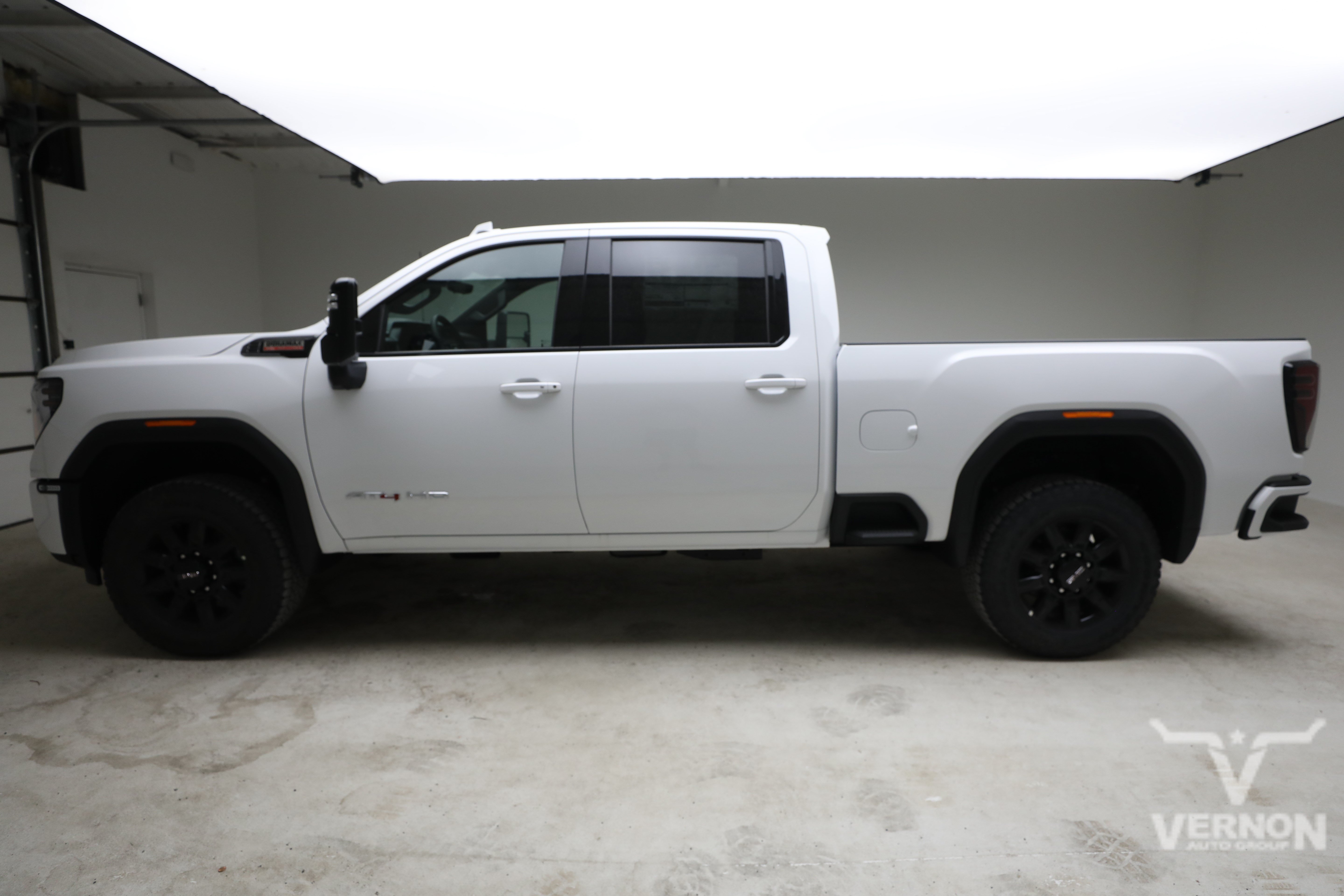 New 2026 GMC Sierra 2500 AT4 w/ Technology Package AWD/4WD image 2