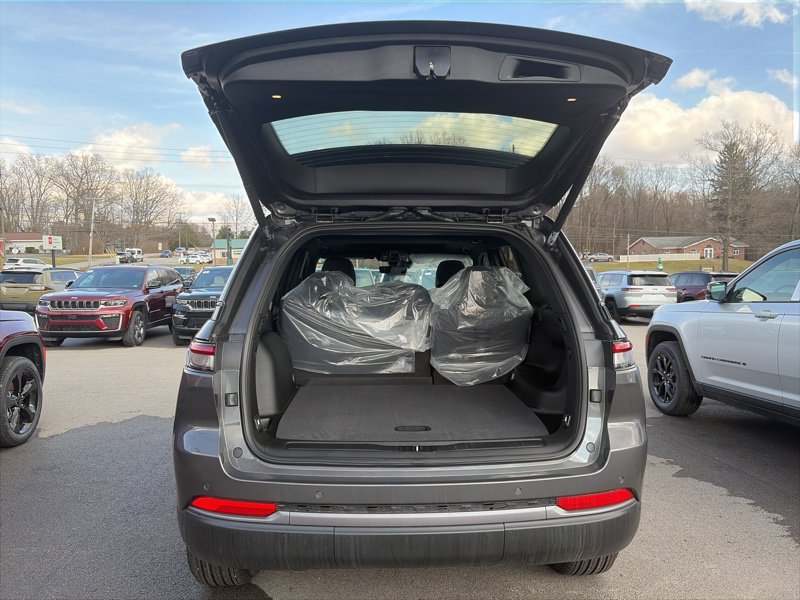 New 2026 Jeep Grand Cherokee Altitude AWD/4WD image 5