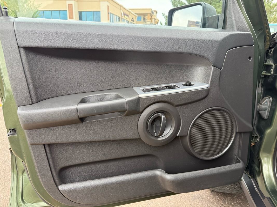 Used 2008 Jeep Commander Sport image 13