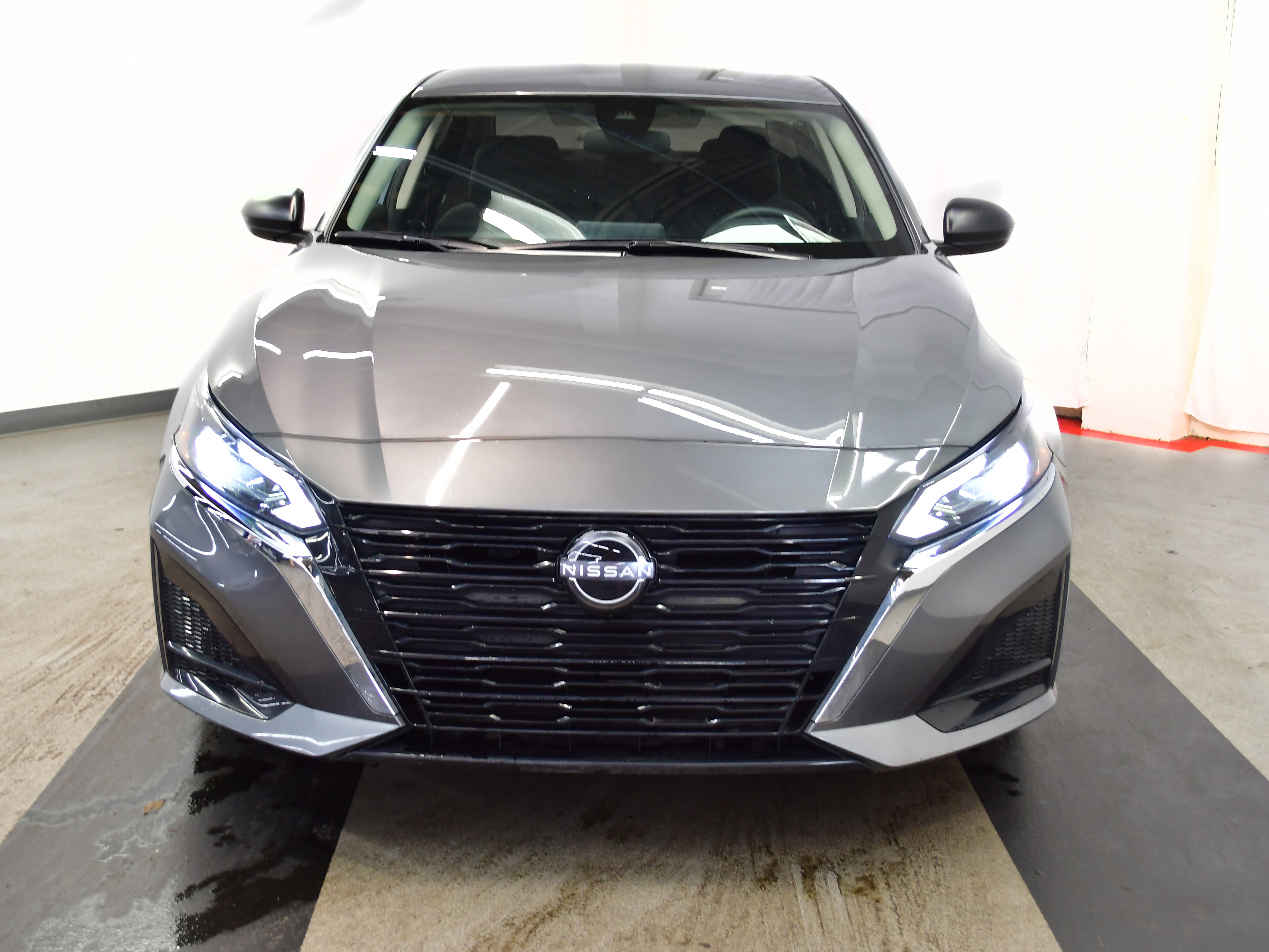 Used 2025 Nissan Altima 2.5 SV image 3