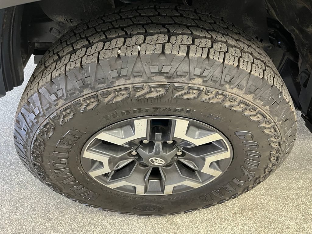 Used 2021 Toyota Tacoma TRD Off-Road w/ Technology Package AWD/4WD image 15