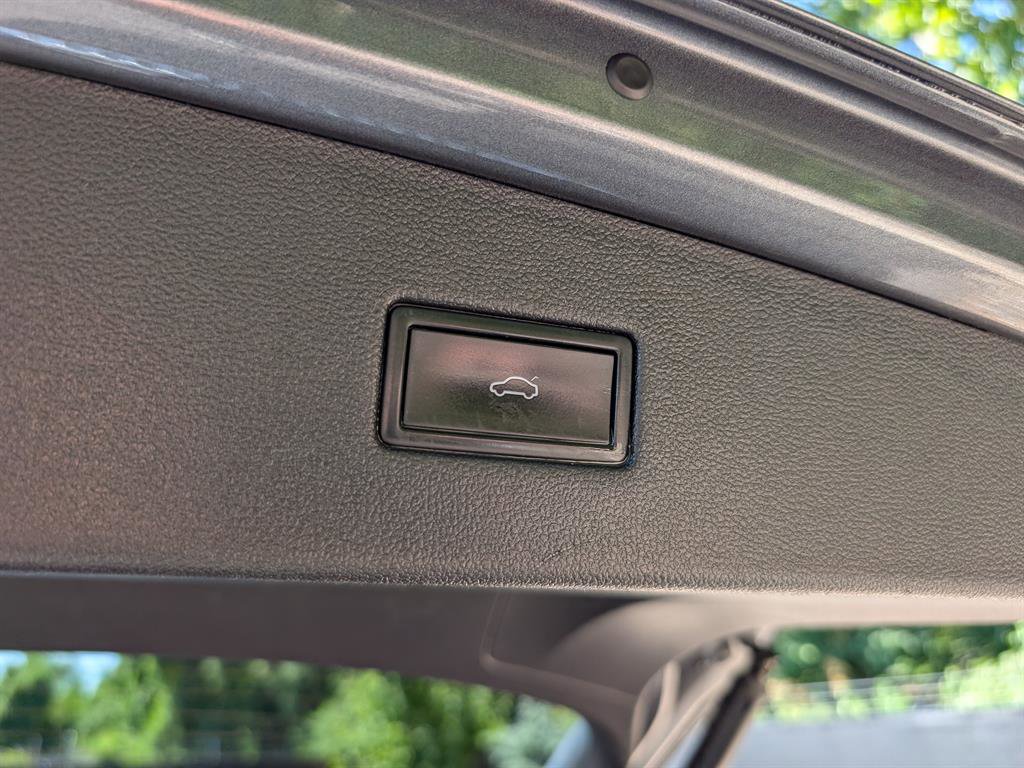 Used 2022 Volkswagen Tiguan SE image 21