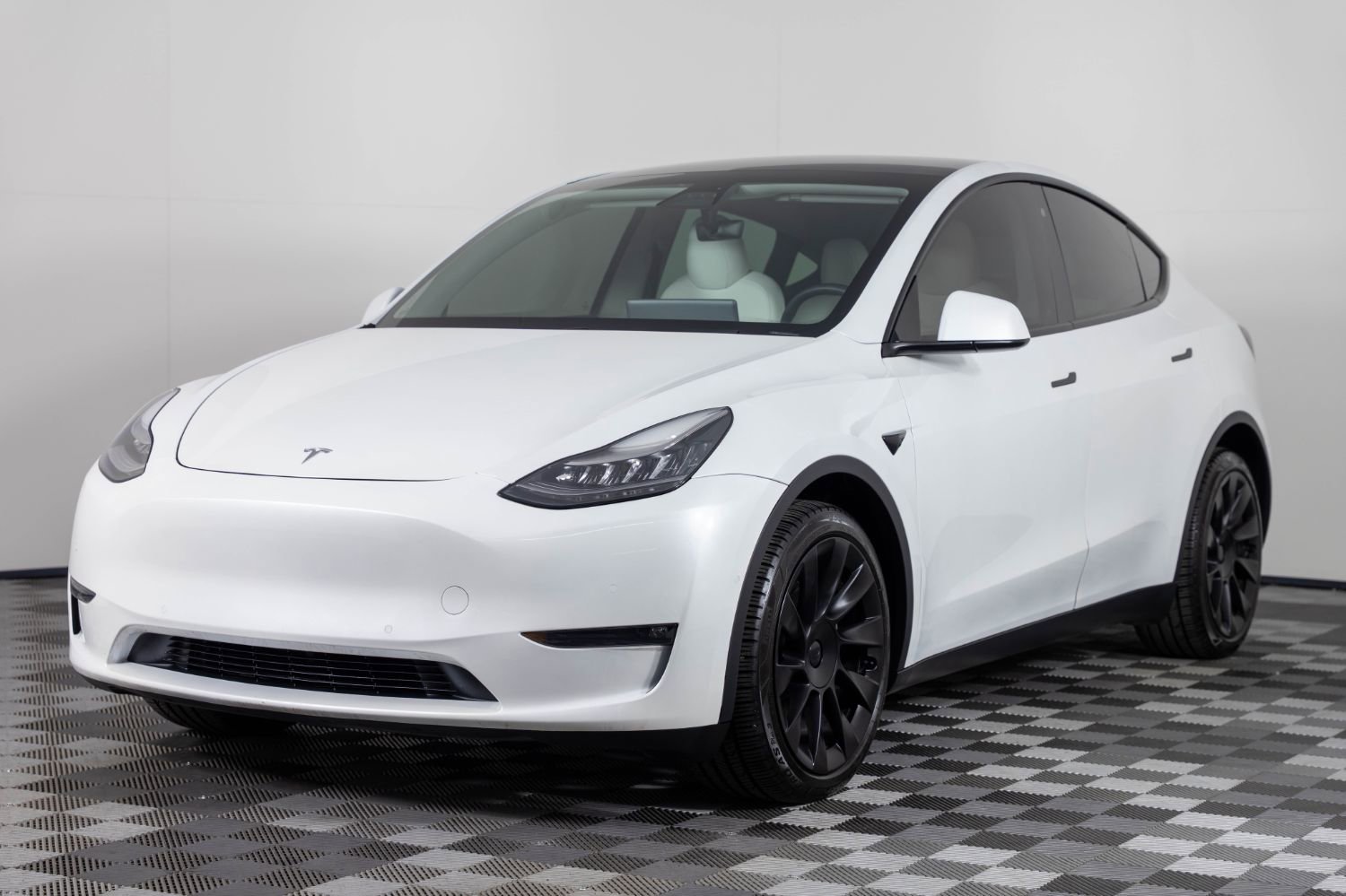 Used 2021 Tesla Model Y Long Range image 2