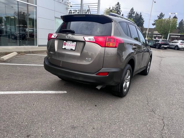 Used 2015 Toyota RAV4 XLE AWD/4WD image 4