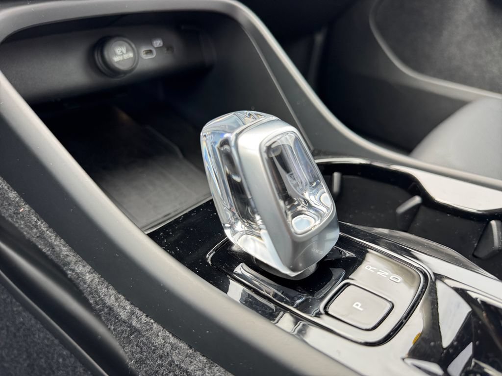 Certified 2026 Volvo XC40 B5 Plus AWD/4WD image 17