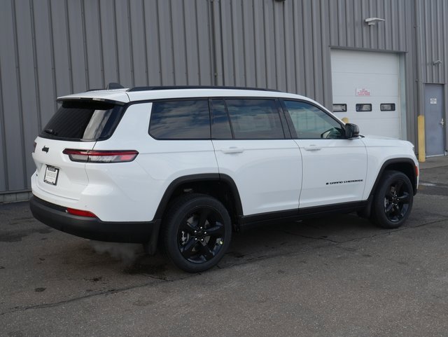 New 2025 Jeep Grand Cherokee L Laredo image 13