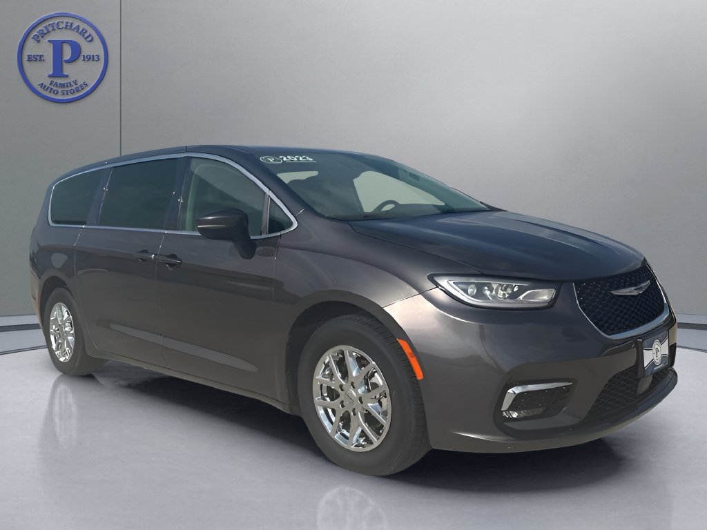 Used 2023 Chrysler Pacifica Touring-L FWD image 1