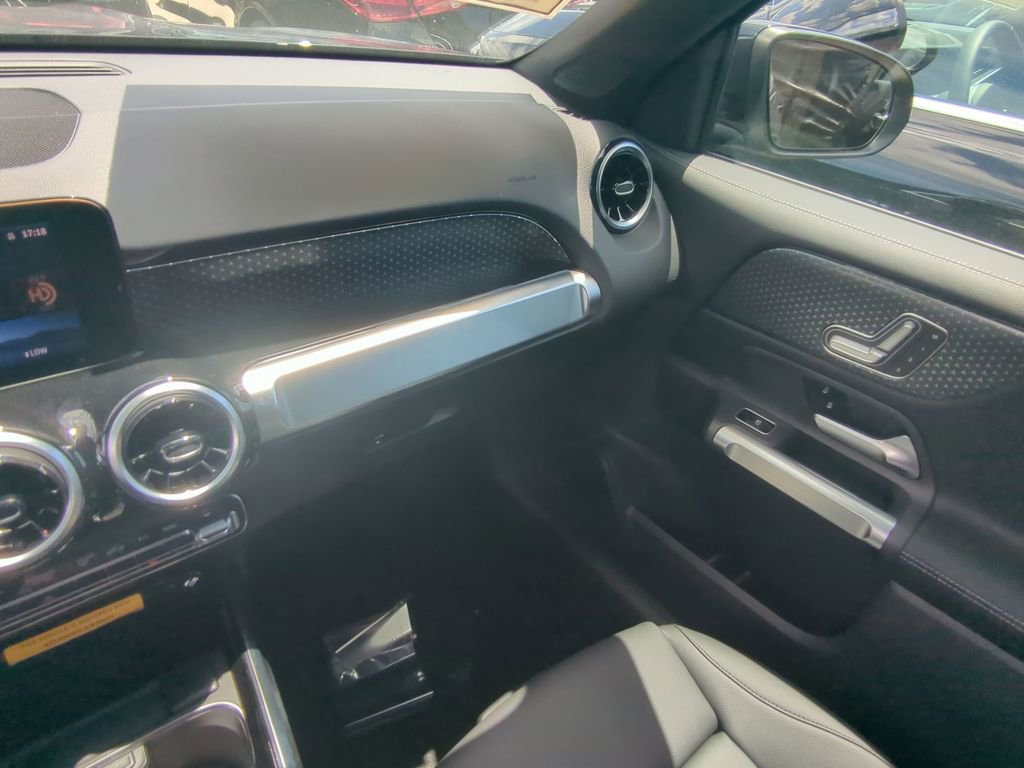 New 2025 Mercedes-Benz GLB 250 GLB 250 image 4