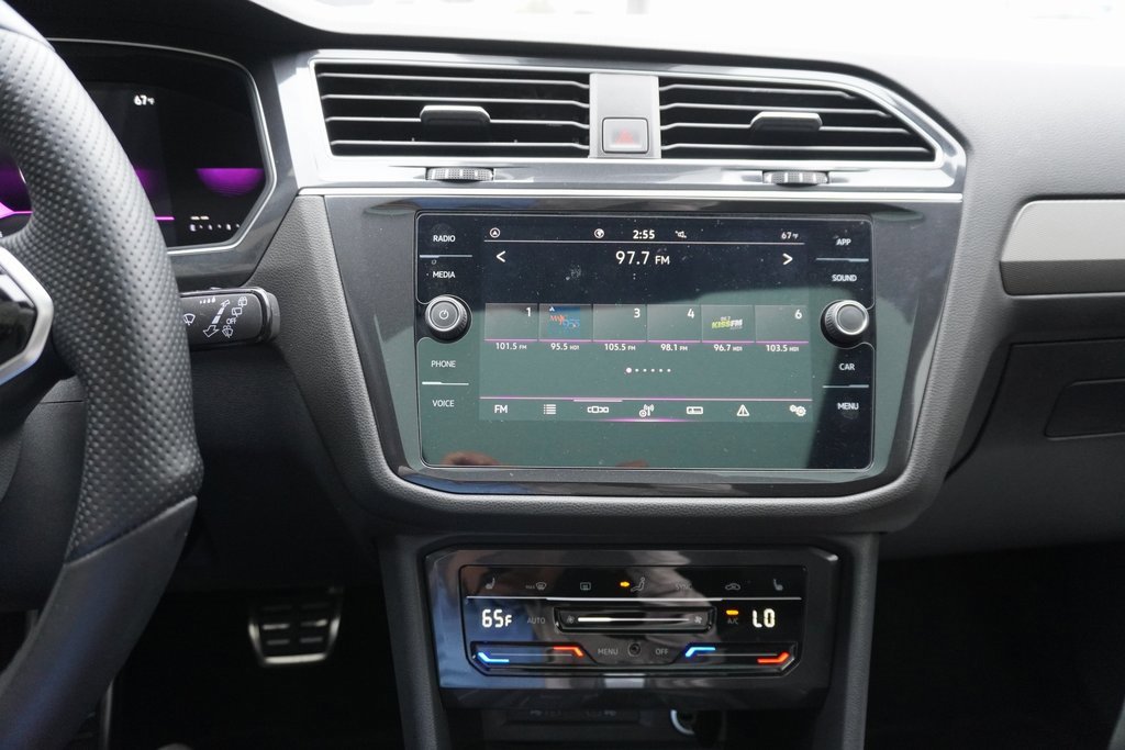 Used 2024 Volkswagen Tiguan SE R-Line image 8