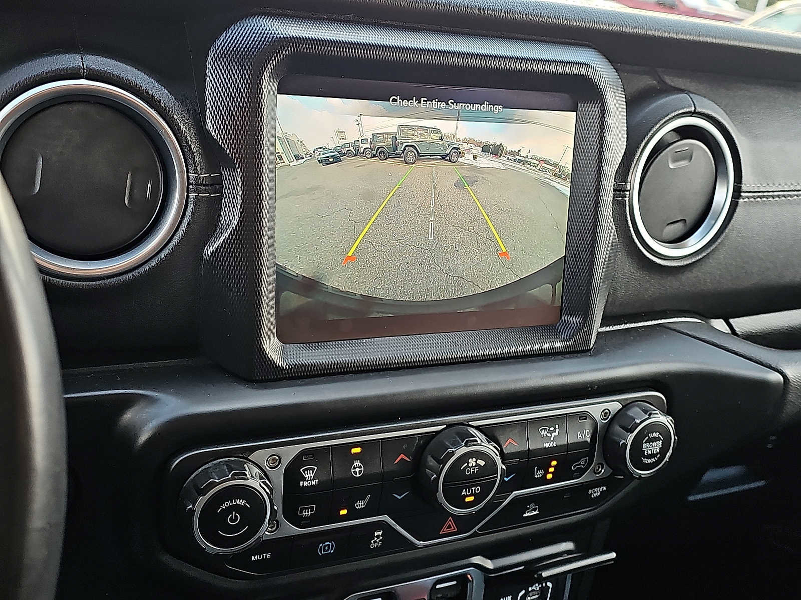 Used 2021 Jeep Wrangler Unlimited Sahara w/ Cold Weather Group image 19