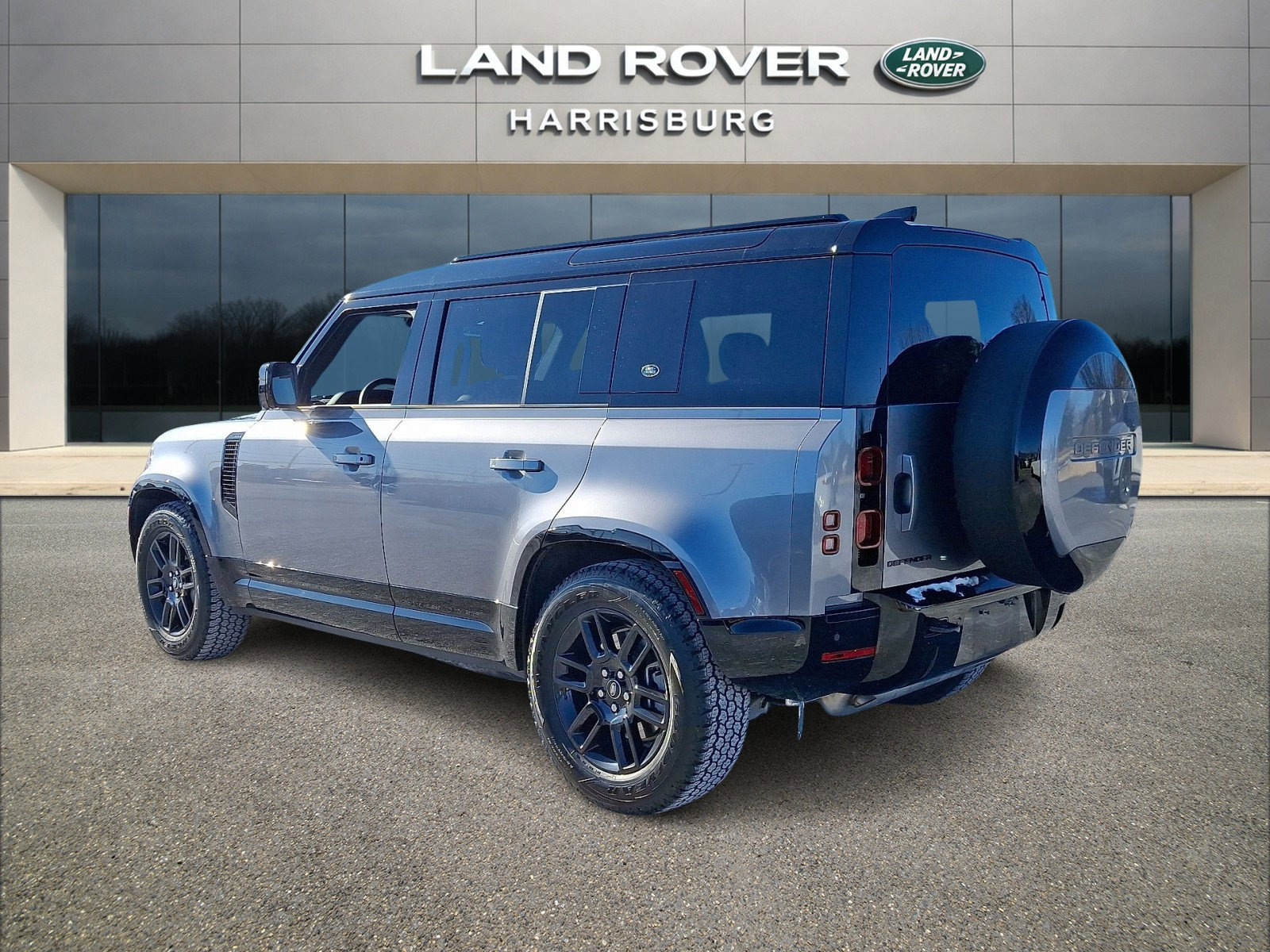 Used 2024 Land Rover Defender 110 X-Dynamic SE image 2