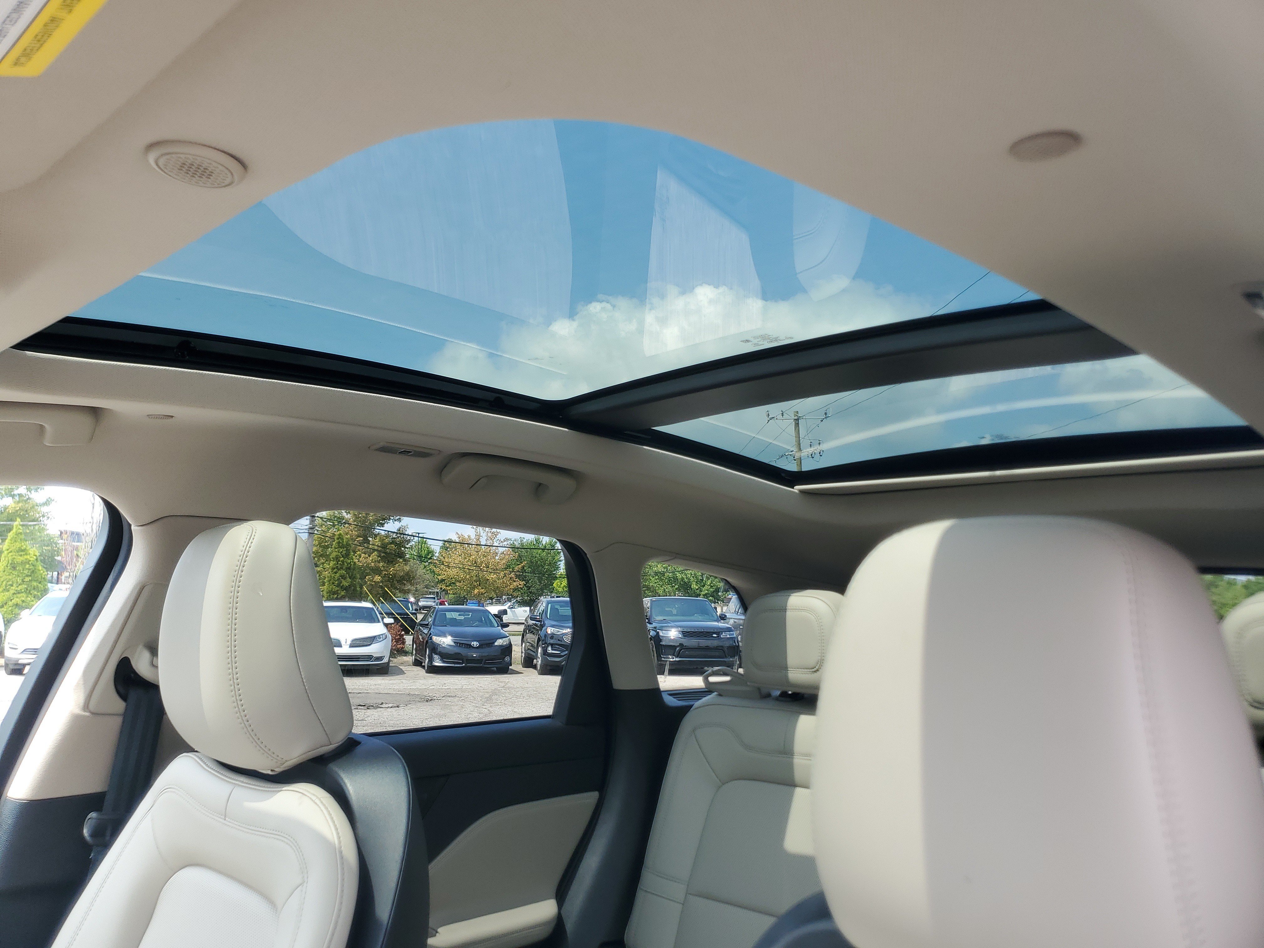 Certified 2025 Lincoln Corsair AWD w/ Equipment Group 101A image 11