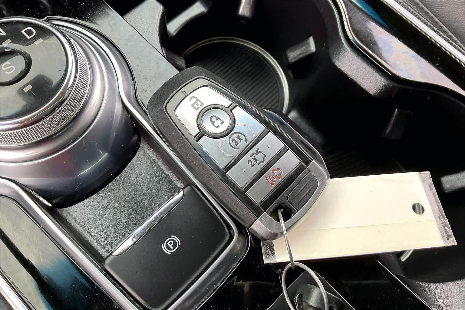 Used 2019 Ford Edge Titanium AWD/4WD image 14