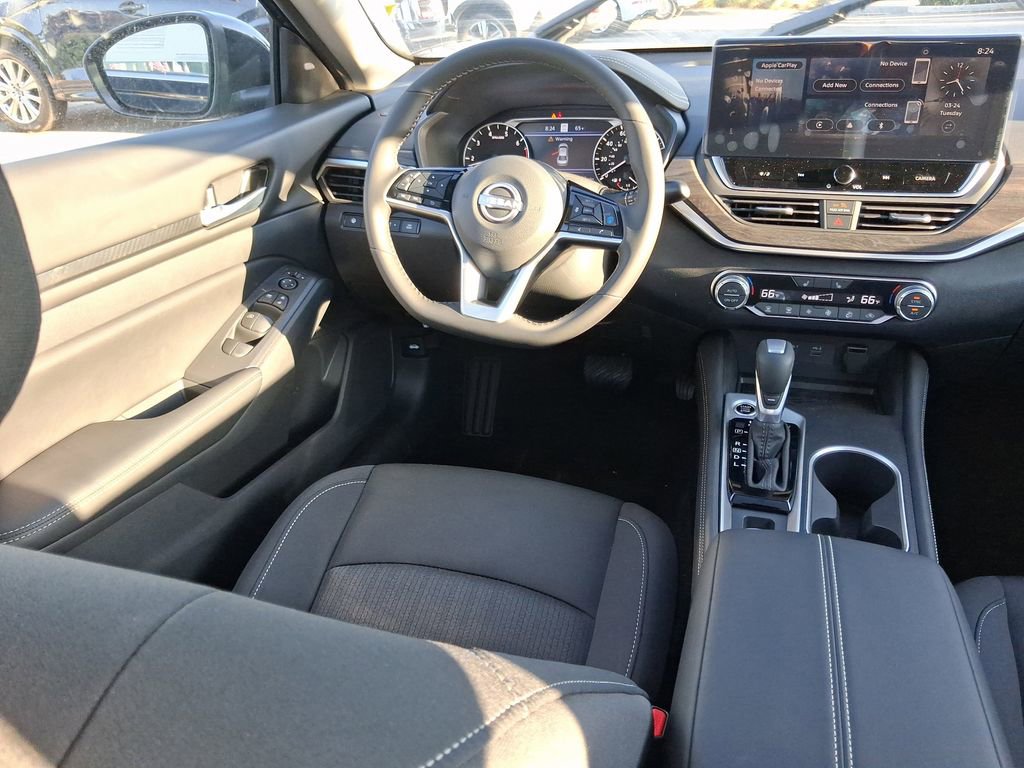 Used 2025 Nissan Altima 2.5 SV w/ SV Premium Package FWD image 9