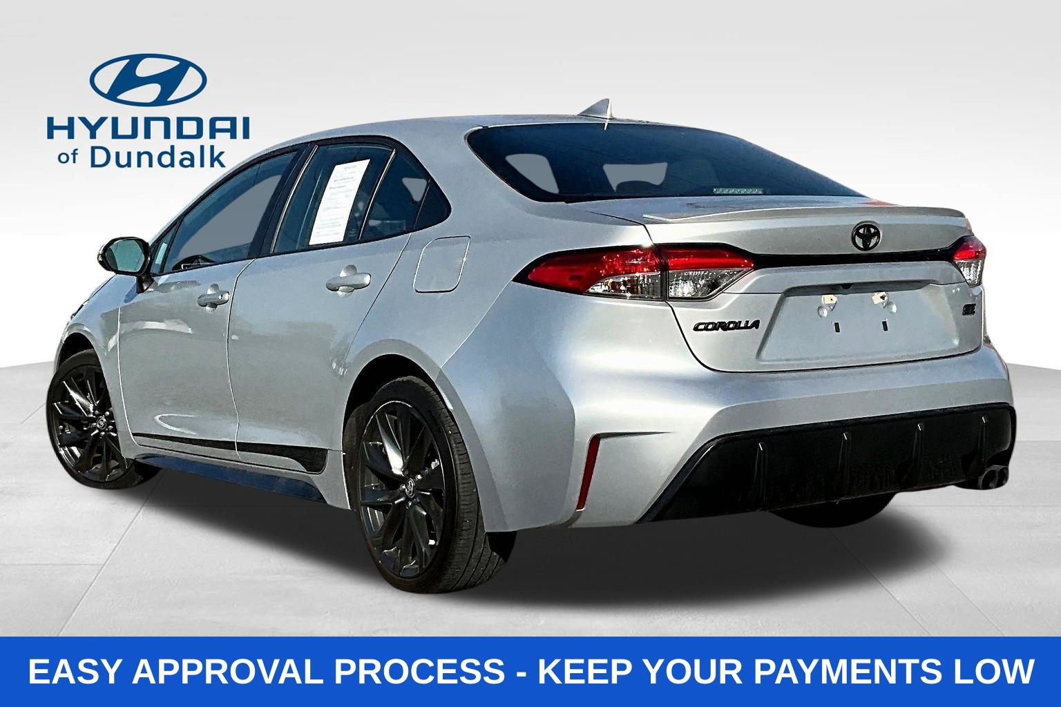 Used 2023 Toyota Corolla SE FWD image 3