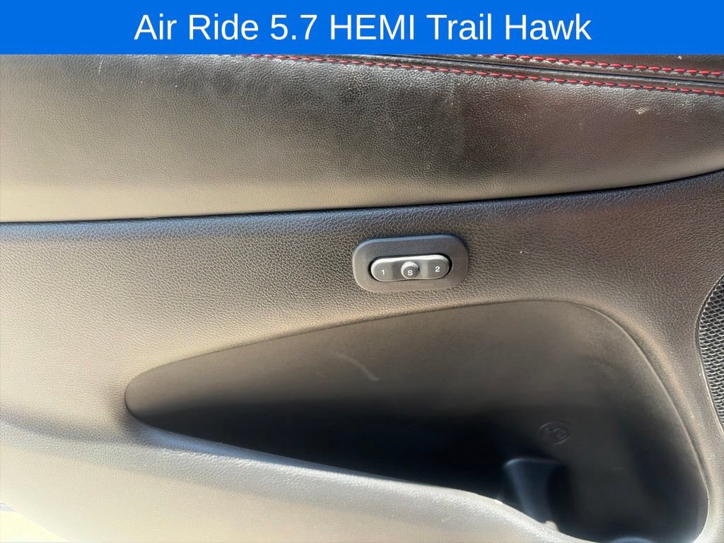 Used 2021 Jeep Grand Cherokee Trailhawk w/ Premium Lighting Group AWD/4WD image 36