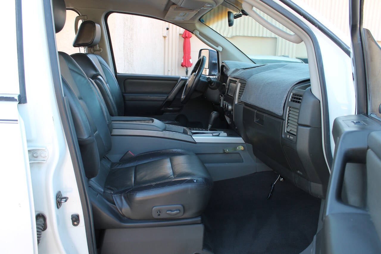 Used 2005 Nissan Titan LE w/ (R02) LE Off-Road Pkg image 28