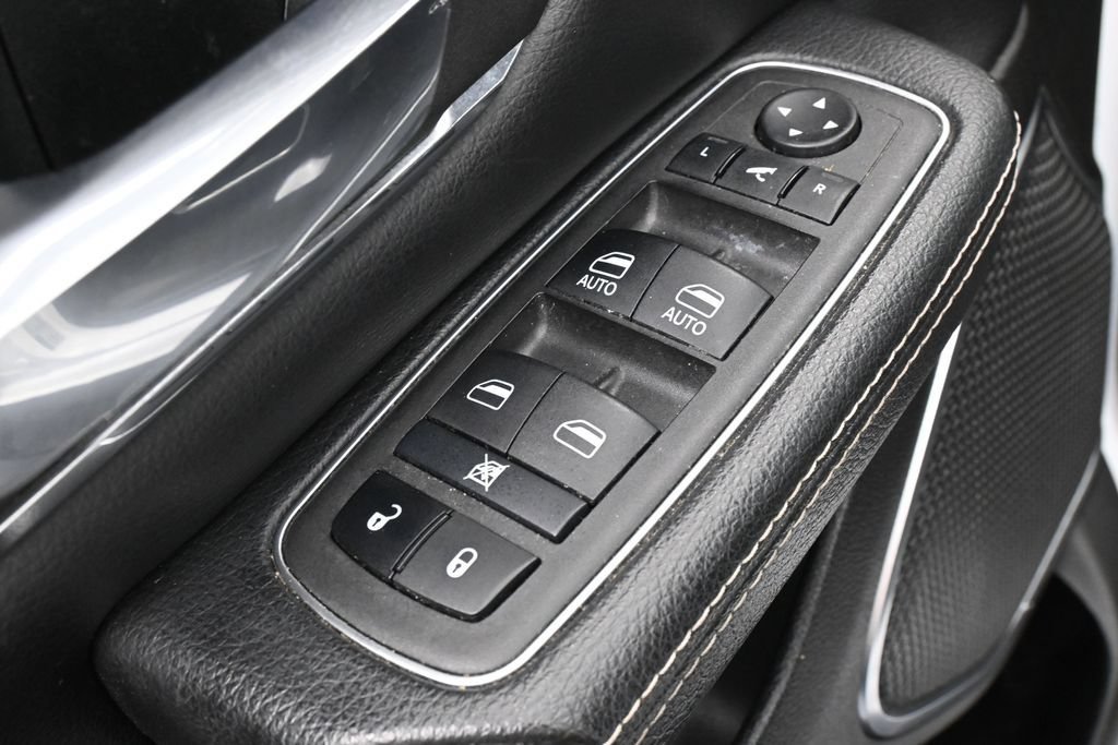 Used 2024 RAM 1500 Laramie RWD image 14