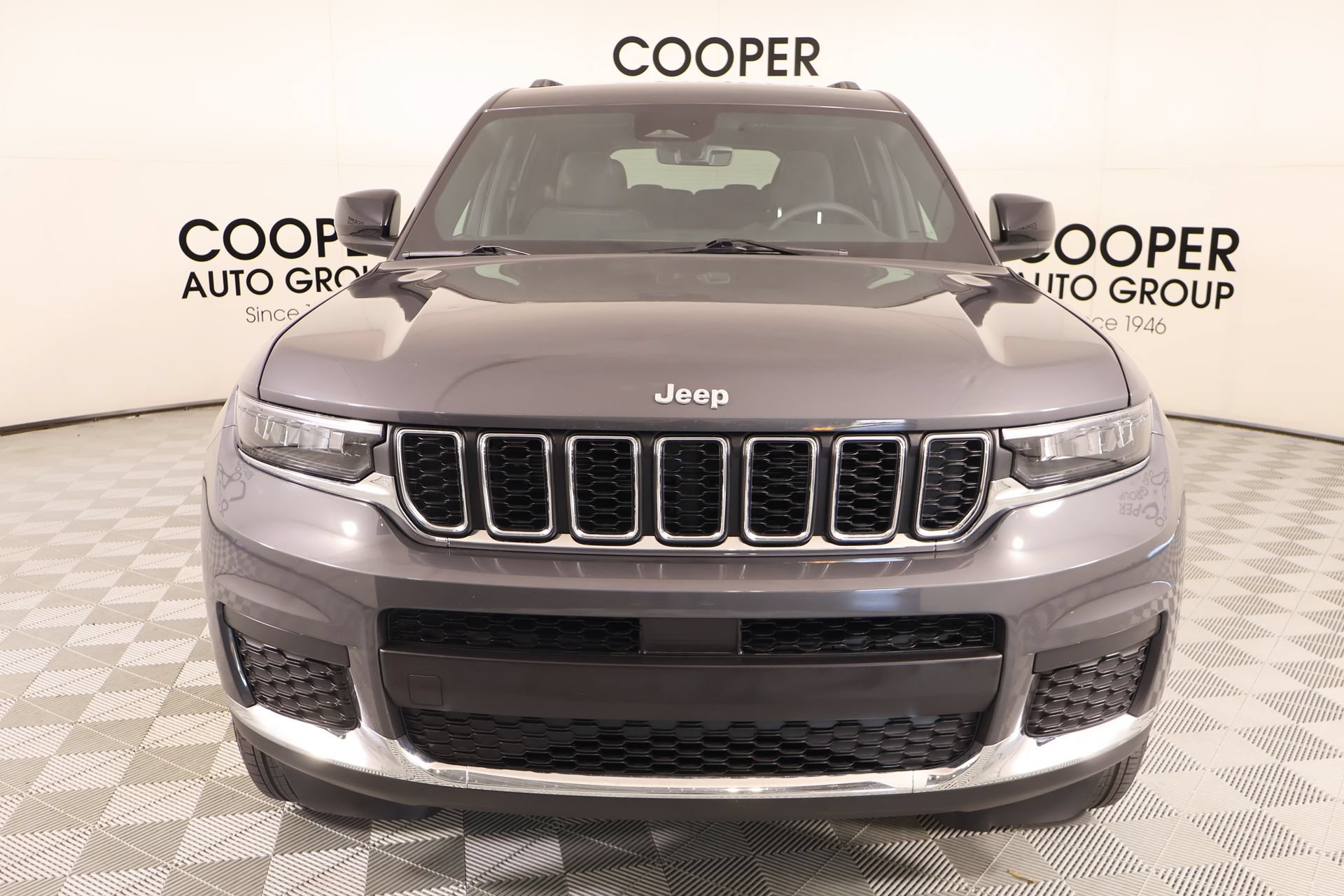 Used 2025 Jeep Grand Cherokee L Laredo AWD/4WD image 8