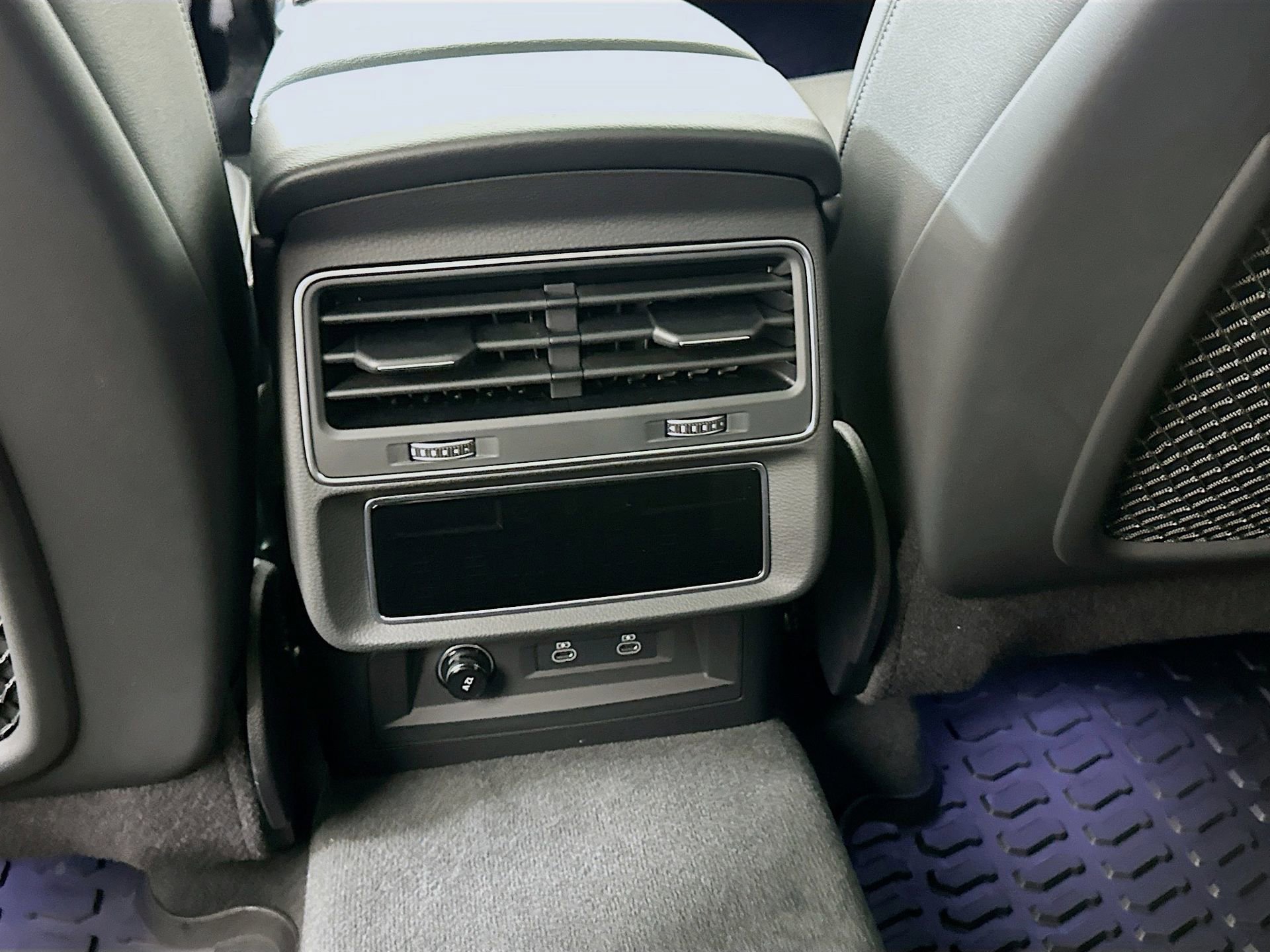 Used 2025 Audi Q8 Premium Plus image 27