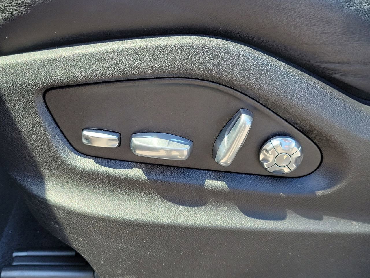 Used 2021 Porsche Cayenne S image 15