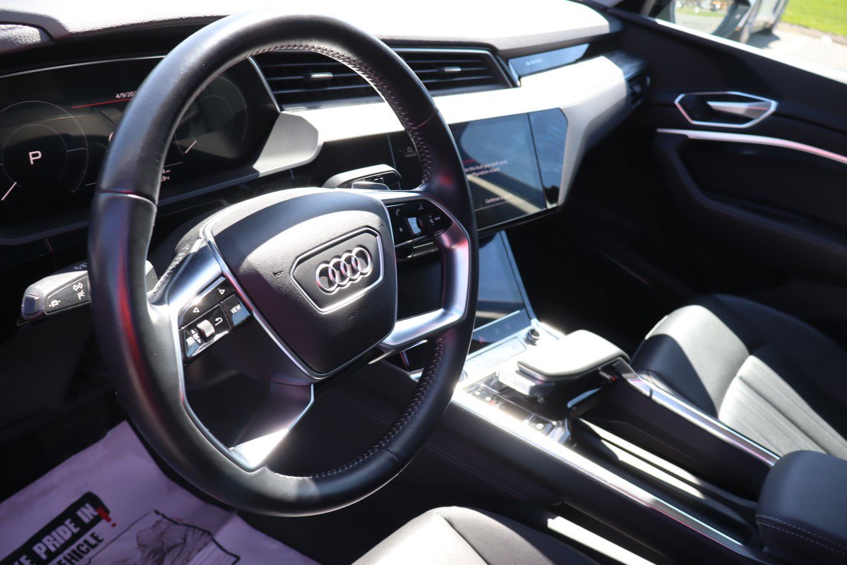 Used 2021 Audi e-tron Premium Plus w/ Premium Plus Package AWD/4WD image 9