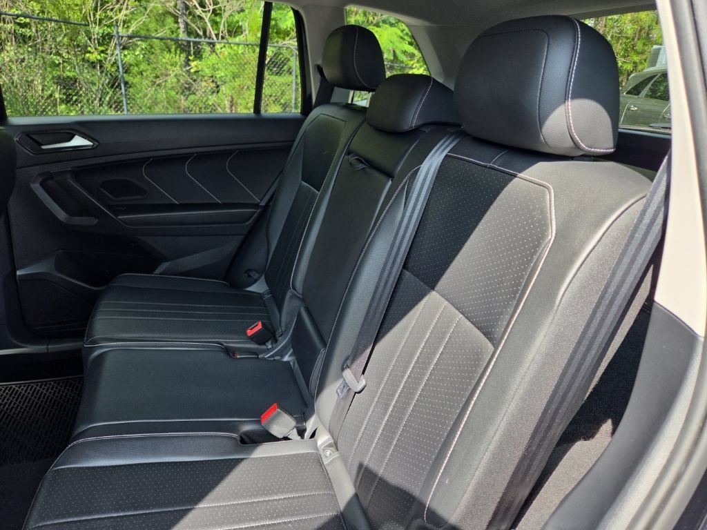 Used 2022 Volkswagen Tiguan SE AWD/4WD image 31