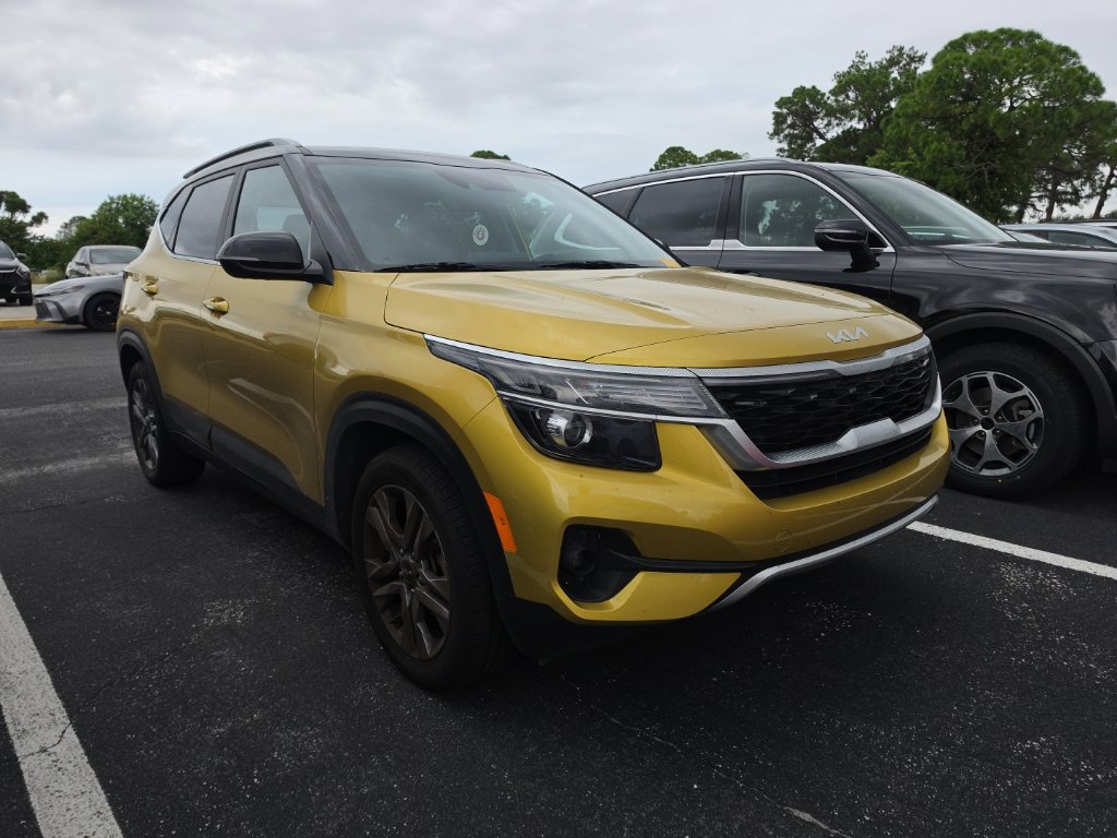 Certified 2023 Kia Seltos S FWD image 2