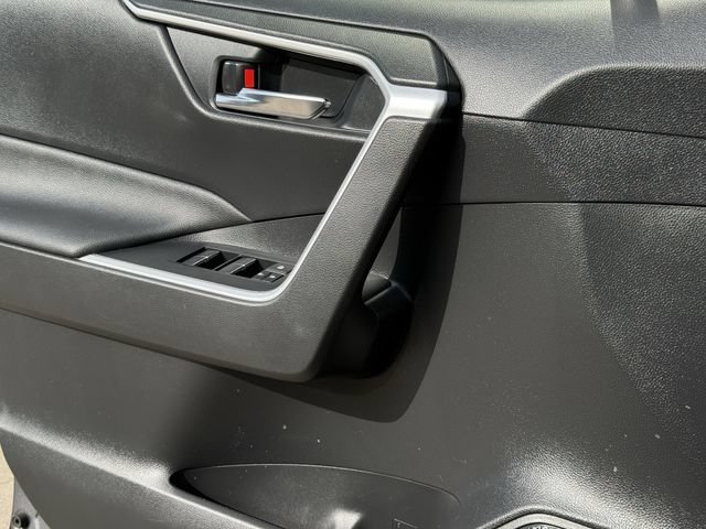 Used 2022 Toyota RAV4 SE AWD/4WD image 25