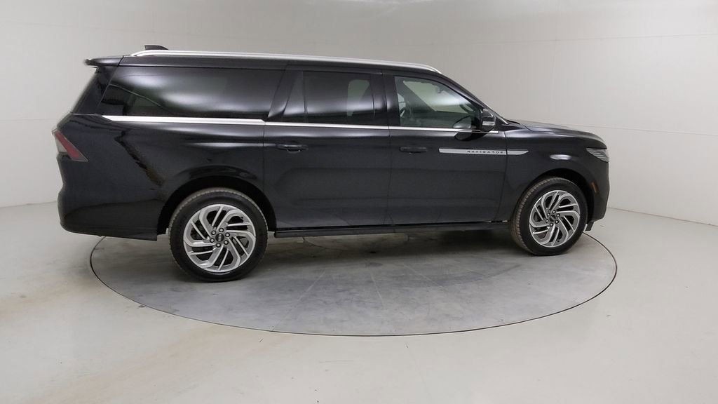 Used 2025 Lincoln Navigator L Reserve image 14