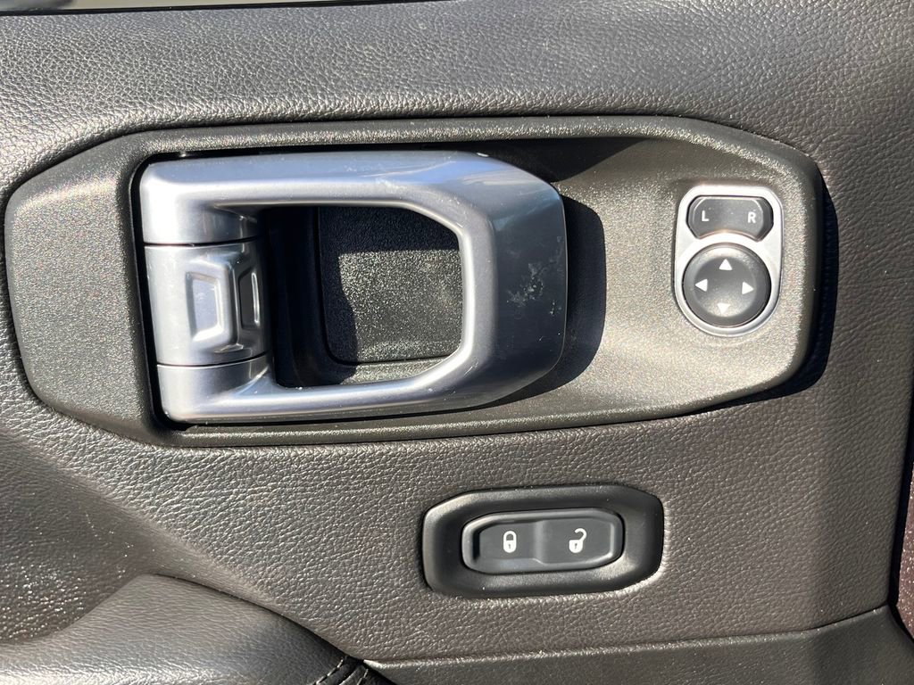 Used 2021 Jeep Wrangler Unlimited Sahara image 12