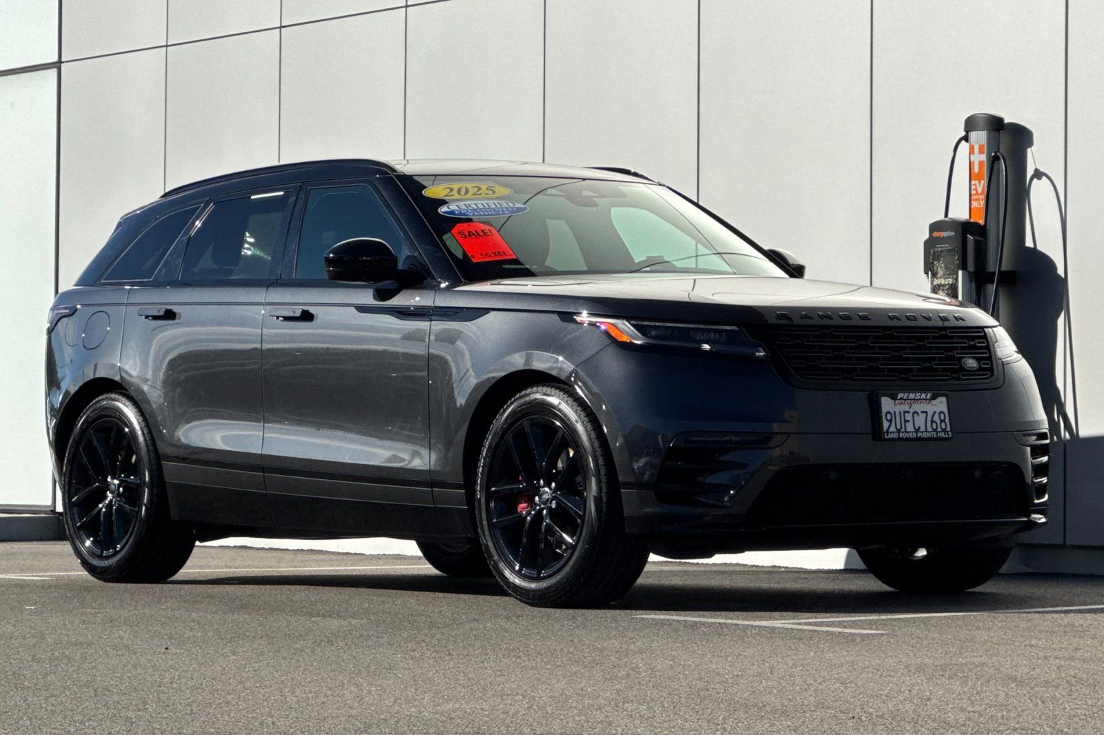 Certified 2025 Land Rover Range Rover Velar Dynamic SE image 7