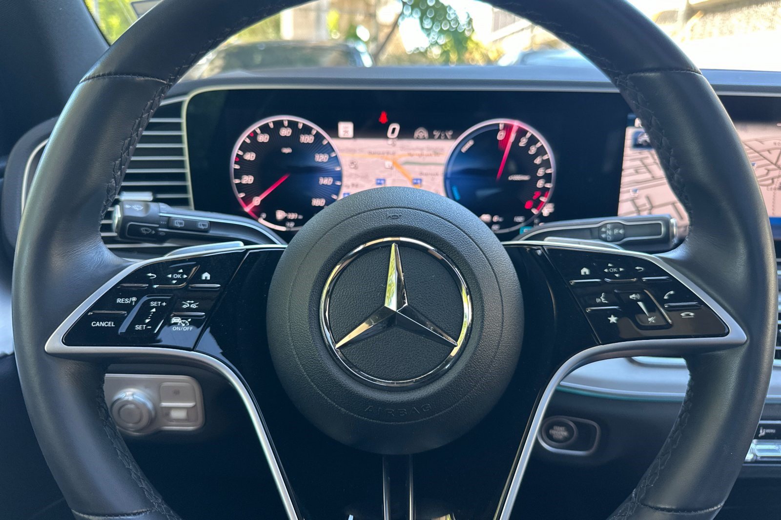 Used 2025 Mercedes-Benz GLE 450e 4MATIC image 11
