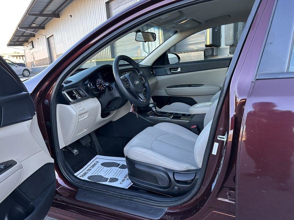 Used 2018 Kia Optima LX w/ 17" Alloy Wheels Package FWD image 19