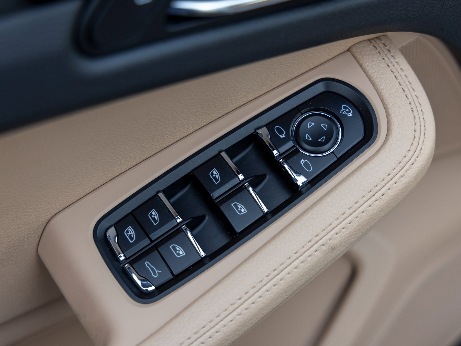 Certified 2023 Porsche Macan S image 23