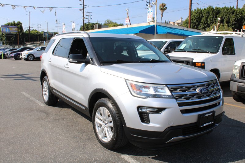 Used 2018 Ford Explorer XLT w/ Equipment Group 201A AWD/4WD image 1